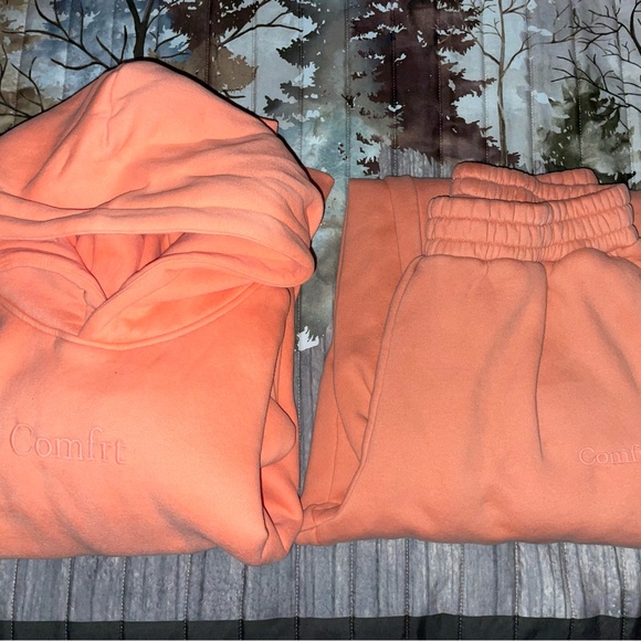 Comfrt Tops - Comfrt Sweatshirt & Sweatpants Set